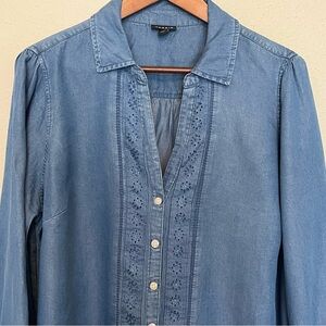 torrid Blue Chambray Eyelet Lace Button-Front Blouse Women's Large (torrid 0)